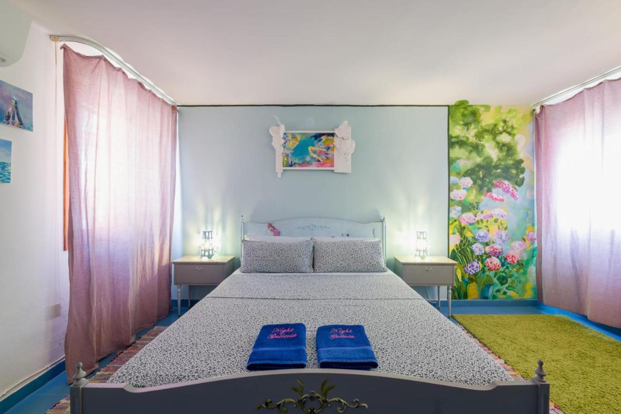 Night Galleria - Bed & Art In - The Pink House Holiday home Burano